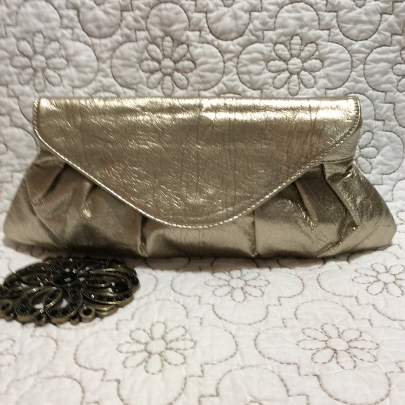 UE Gold Clutch - Picture 1 of 4
